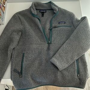 Women’s Patagonia fleece pullover in grey size small